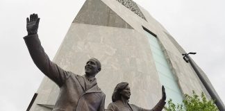 Çikagoda Obama prezidentlik merkeziniň dabaraly açylyşy boldy