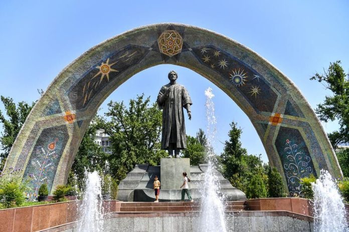statue-of-tajik-poet-rudaki-rudaky-shahyr