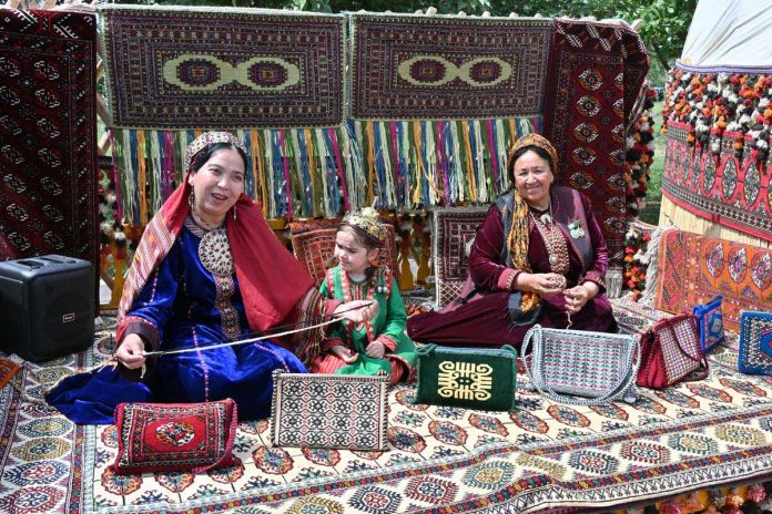 turkmen-haly-bayramy-carpet-3105-009