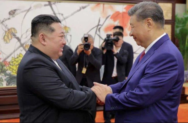 Si Szinpin KHDR-e döwlet sapary bilen bardy