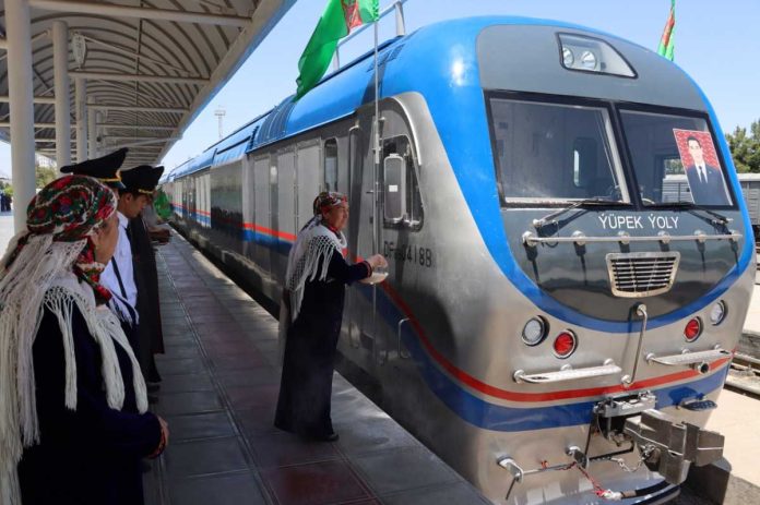 yuk-teplowoz-railway-demiryol