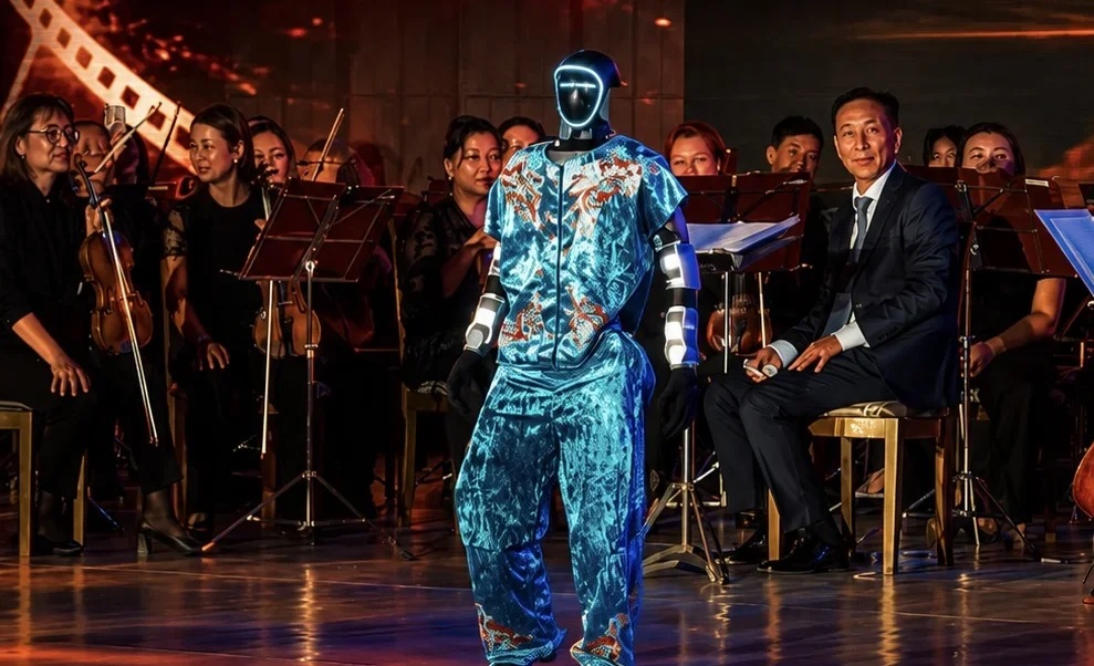 Chinese robots dance at SCO International Film Festival