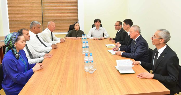 Koreýanyň öňdebaryjy agentliginiň habarçysy