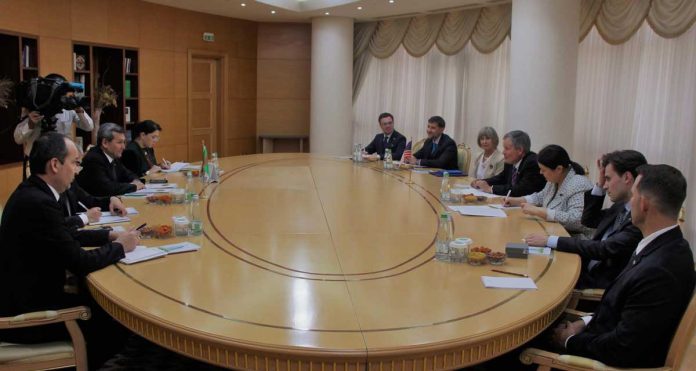 Mfa-turkmenistan-us-senator-Steve-Daines