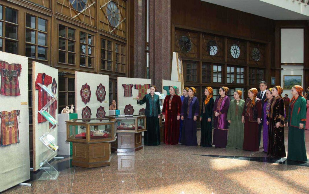 muzey-turkmenistan-связь
