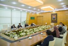 A meeting at the International Oil and Gas University