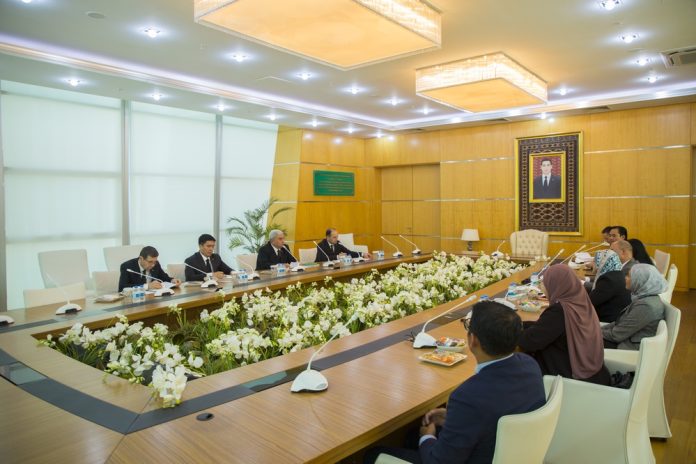 A meeting was held at the Yagshygeldi Kakayev International Oil and Gas University