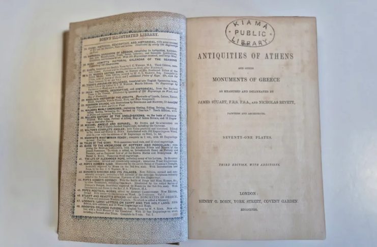 Kiýama kitaphanasyna gadymy kitap tabşyryldy