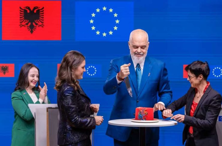 Albaniýa ÝB-ne agza bolmakçy