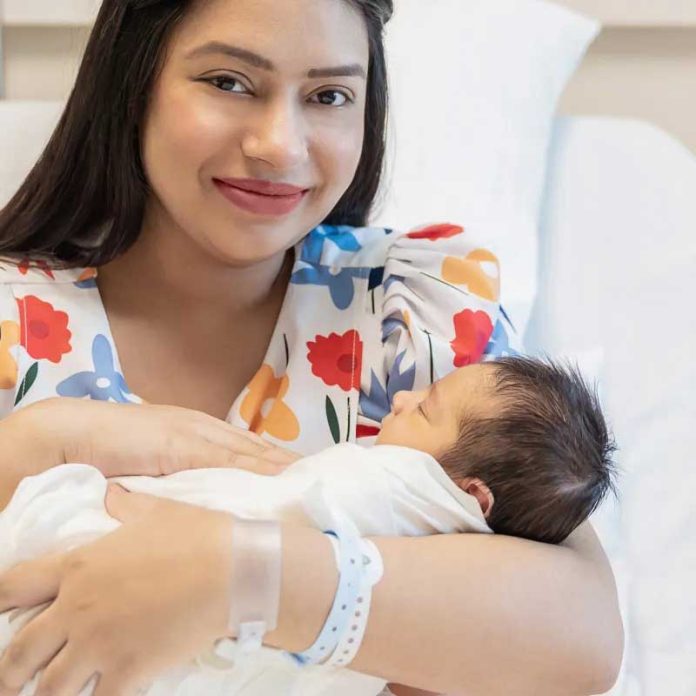 breastfeeding mother baby emdirmek