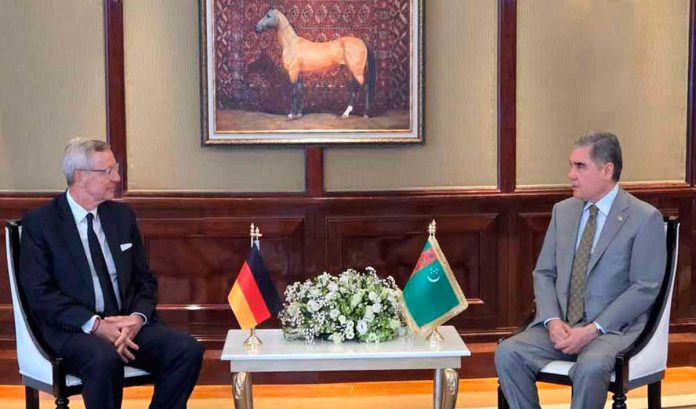 gurbanguly-berdimuhamedov-Mihael-Harms-german-east-economy-060926-PR-02