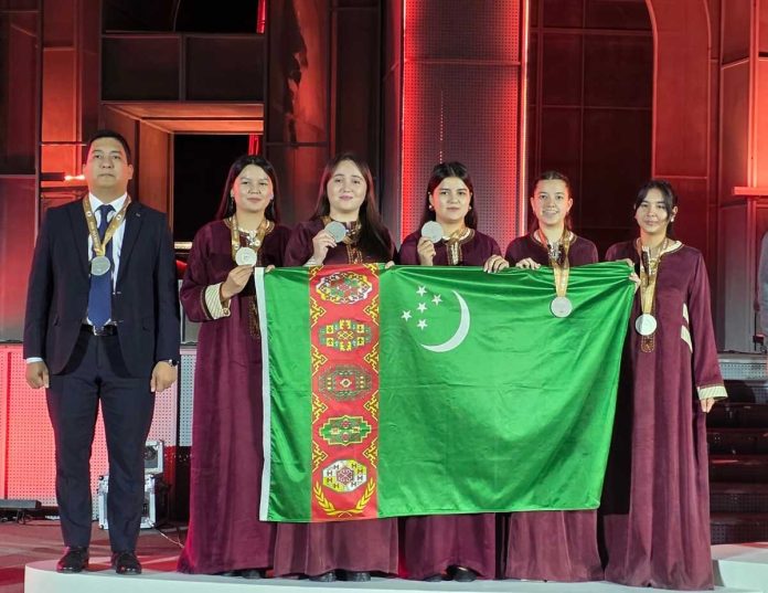 samarkand-world-chess-chamionship-turkmen-На-трибуне-