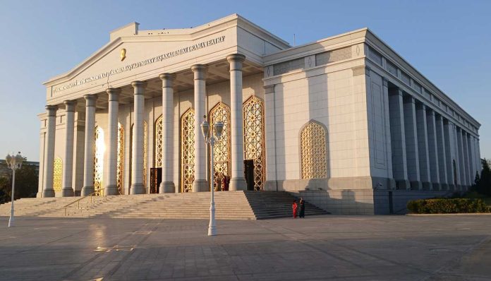 saparmyrat-turkmenbashy-bash-akademik-teatry-20260912_184035