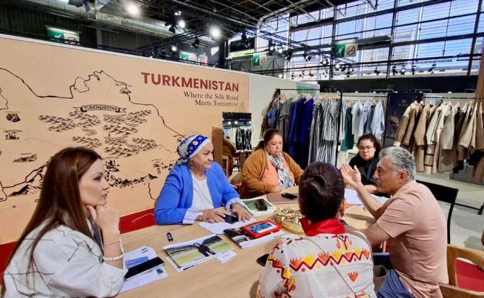 turkmen-designers-in-paris-unnamed-(5)