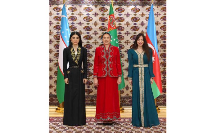 saida-mirziyoyeva-oguljahan-atabayeva-leyla-aliyeva-ashgabat-21-10-002