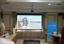 Türkmenistan ÝUNISEF-iň ene-atalara goldaw bermek boýunça synag taslamasynyň netijelerini jemledi