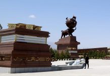 Aşgabat: agyr synaglardan beýik ösüşlere tarap